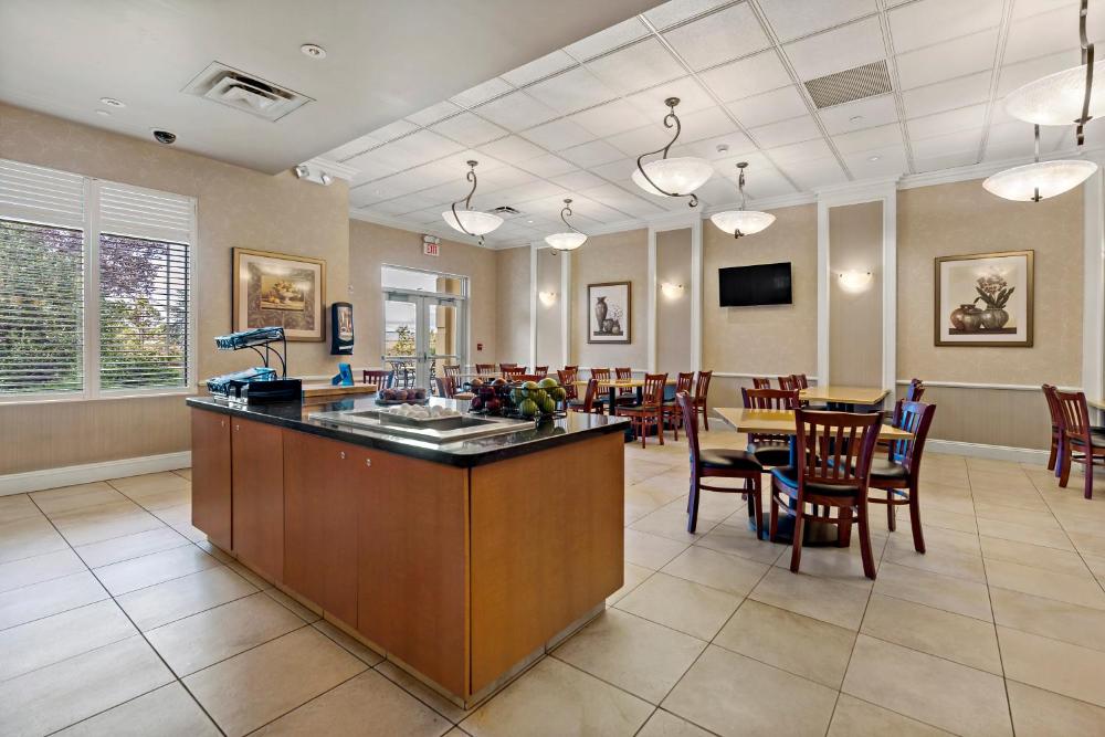 The Inn at Charles Town / Hollywood Casino