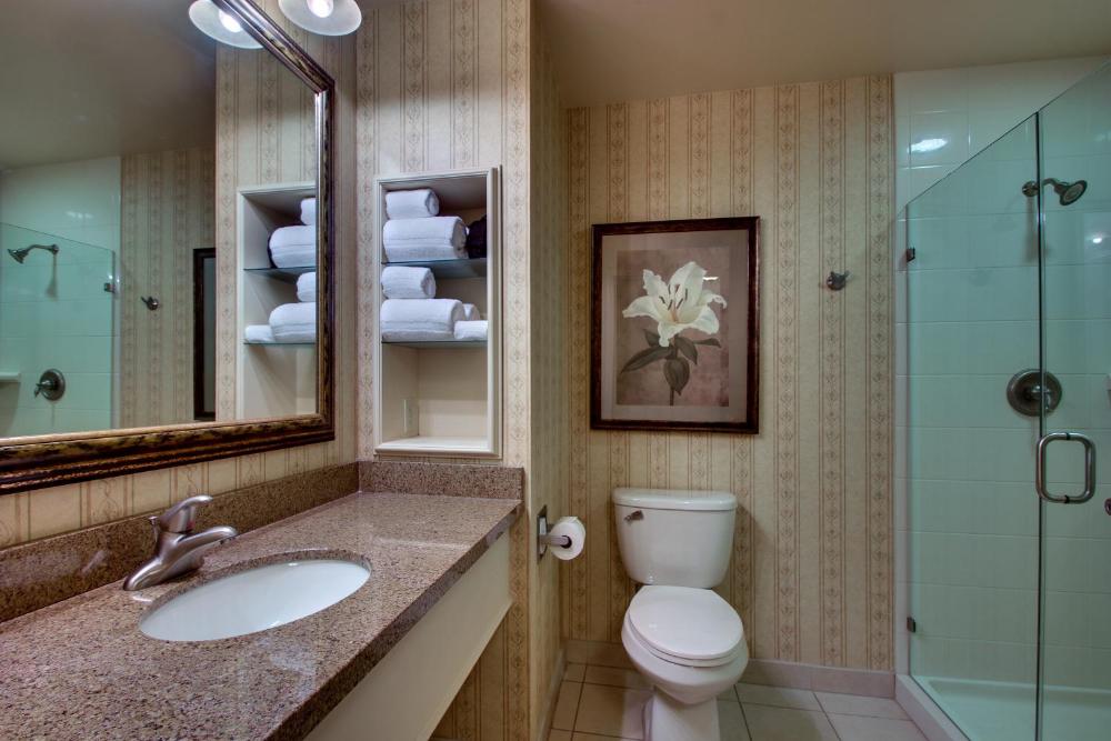 Standard Queen Room interior